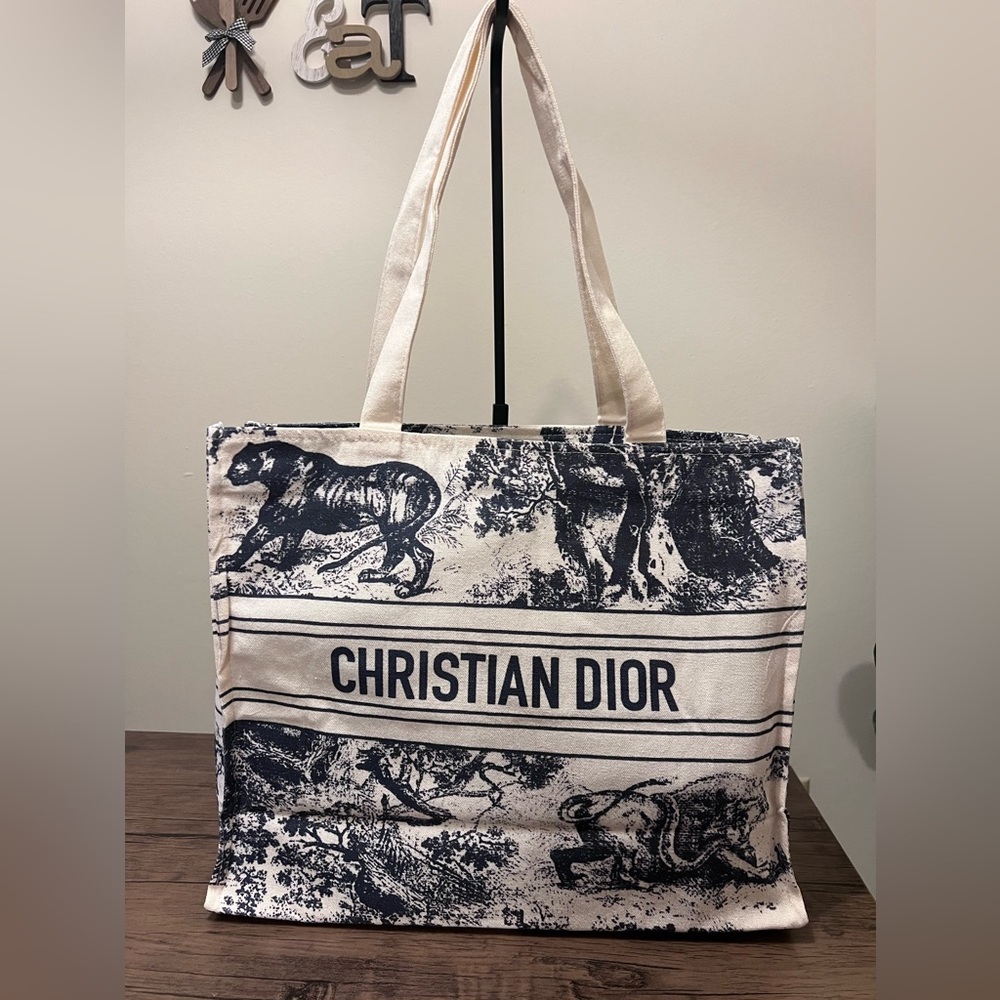 Limited time only! 🎁 Authentic Christian Dior Shopping Wardujuy Novelty tote🤍